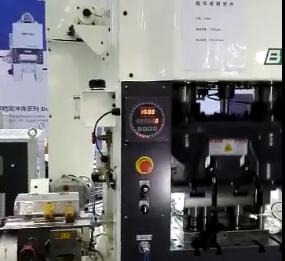 高速夾（jiá）式送料機（jī）衝床壓視頻